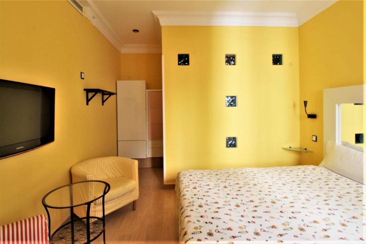 Hostal Arco Iris Madrid Ngoại thất bức ảnh